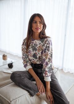 Long sleeves Crewneck Slightly loose Soft Floral pattern One size (fits from US 2-4-6-8-10) Length 23.23 in - Width 23.62 in Our models wear the Mauve Nona Cardigan, Grey Solan Jeans and Black Sevilla Belt Contexture : 40% acrylic - 30% polyamide - 25% polyester - 5% wool Handwash only French Winter Fashion, Alaska Outfits, 2023 Wardrobe, English Project, Chic Lifestyle, Weekend Days, Teacher Wardrobe, Floral Sweater, Soft Floral