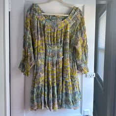 Free People Dress/Tunic Gauze Material. Pretty Pastel Paisley Design. Dress Has Pockets. New With Tags - Never Been Worn. Size Medium. Can Be Worn On Or Off The Shoulders Casual Multicolor Boho Tunic Dress, Casual Boho Tunic Dress For Spring, Flowy Multicolor Mini Dress For Daywear, Spring Casual Mini Tunic, Flowy Tunic Mini Dress For Daywear, Green Tunic Boho Dress For Spring, Spring Bohemian Mini Tunic, Bohemian Tunic Mini Dress For Daywear, Green Tunic For Spring Daywear