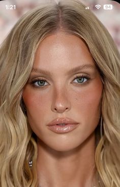 Pinky Brown Makeup, Blonde Eyelashes Makeup, Natural Blonde Makeup, Wedding Guest Makeup Blue Eyes Blonde Hair, Alex Cooper Makeup, Very Natural Wedding Makeup, Bronzy Glowy Makeup Summer Glow, Beach Wedding Makeup For Green Eyes, Low Contrast Makeup Blonde