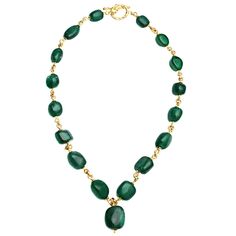 A beautiful and chic necklace with baroque shape emerald beads capped with 18kt hammered-finish yellow gold caps and links. The emeralds weigh a total of 384.52 carats, with a total length of the necklace measuring 20". Gold Link Necklace, Vintage Beads Necklace, Chic Necklace, Emerald Bead, Baroque Pearl Necklace, Vintage Necklaces, Gold Link, Antique Necklace, Fine Jewels