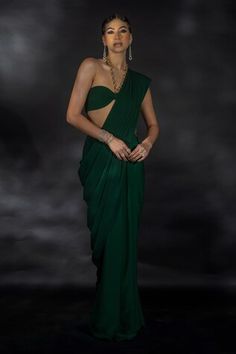 Emerald green pre-draped saree in a solid base with gold chain embellished tassels on pallu. Comes with blouse embellished by chain embellished straps. - Aza Fashions Elegant Green Pre-draped Saree For Formal Occasions, Green Formal Pre-draped Saree, Festive Green Evening Saree, Green Pre-draped Saree For Diwali, Green Pre-draped Saree For Reception, Elegant Green Pre-draped Saree For Party, Party Wear Pre-draped Saree In Green, Floor-length, Green Pre-draped Saree With Pallu, Fitted Green Pre-draped Saree