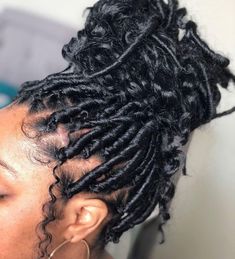 SheSoBoujiee 🎱🦋💕 Shaved Side Hairstyles, Pelo Afro, Dance Hairstyles, Hair Twist Styles, Natural Hair Braids, African Braids Hairstyles, Locs Hairstyles