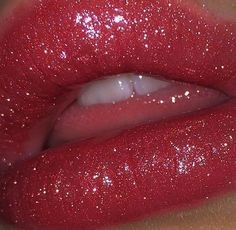 Arte Glitter, Crate Furniture Diy, Makeup Tip, Boujee Aesthetic, Smink Inspiration, Glitter Lips, Lip Art, Glossy Lips, Red Lipstick