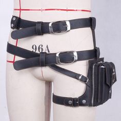 THIS STEAMPUNK THIGH BAG WILL GIVE YOU AN ADVENTURER AND EXPLORER STYLE. IT'S A STEAMPUNK COSPLAY BASIC! Steampunk thigh holster for men and women Adjustable straps Material: PU leather Steampunk Belt Bag, Steampunk Belt, Steampunk Bag, Thigh Bag, Thigh Holster, Steampunk Leather, Leather Waist Bag, Leg Bag, Tactical Bag