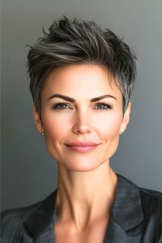 Voluminous Salt And Pepper Pixie Hairstyle on a woman in her 40s with salt and a pepper hair color. Pixie Hairstyles For Thinning Hair, Pixie Cut For Thinning Hair, Short Salt And Pepper Hair, 90s Pixie Cut, 90s Pixie, Feminine Short Hair, Hair Dye Ideas, Pixie Bob Haircut, Cool Short Hairstyles