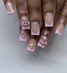 Short Nails Birthday Pink, Short Pink Sets Nails, Shorties Nails Coffin, Short Nail Set With Charms, Gemini Nails Short, Nails With Space Charms, Medium Nail Ideas Black Women, Middle Nail Design, Nails With The Planet Charm