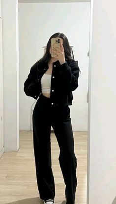 Mains Couple, Outfit Generator, Outfits Con Jeans, Casual College Outfits, Winter Fashion Outfits Casual, Fashion Top Outfits, Sophisticated Outfits, Outfit Grid, Casual Day Outfits