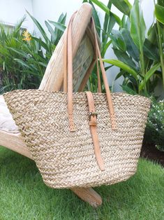 Luxury Jute Beach Bag In Natural Color, Elegant Brown Beach Bag, Elegant Brown Beach Bag For Vacation, Elegant Brown Beach Bag With Double Handle, Elegant Brown Double Handle Beach Bag, Elegant Brown Rectangular Beach Bag, Elegant Brown Shoulder Beach Bag, Elegant Brown Straw Bag For Everyday, Elegant Brown Straw Tote Bag