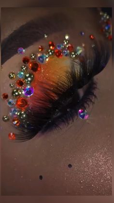 Black Makeup Asthetic, Airbrushed Outfit Ideas, Carnival Makeup Ideas, Hot Eyeliner, Rhinestone Eye Makeup, Prom Eye Makeup