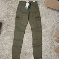 H & M Olive Green Skinny Pants M Pants, Pants Color, Olive Green, Pant Jumpsuit, H&m, Size 2, Pants For Women, Pants, Green