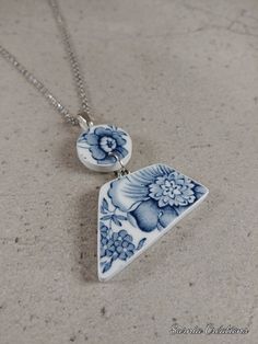 Broken Plate Jewelry, Broken Porcelain, Plate Jewelry, Beach Pottery, Pottery Jewelry, Porcelain Necklace, Chinese Jewelry, Antique Plates, Ceramic Ideas