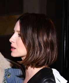 Bob Hairstyles Brunette Straight, Caitriona Balfe Hair, Dark Brown Bob Haircut, Dark Brunette Bob, French Bob Thick Hair, Brunette Bob Hairstyles, Dark Brown Bob, Brunette Bob Haircut, Midi Hair