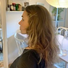 #hairdo #hairstyle #longhair Mousy Brown Hair Aesthetic, Hair Framing Layers, Messy Half Up Half Down, Hair Inspo Long, Brown Hair Aesthetic, Mousy Brown Hair, Mousy Brown, 00s Mode, Feminine Hairstyles