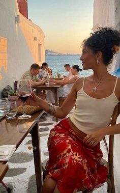 Spain Outfit, Hawaii Outfits, Skiathos, European Summer Outfits, Bandeau Tops, Italy Summer, Europe Outfits, Vacay Outfits, Outfit Inspo Summer