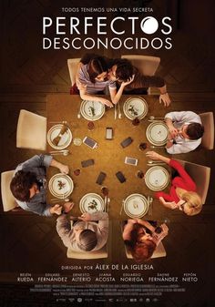 the movie perfects desconcidos is shown with people sitting around a table