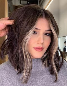 Inverted Long Bob with High Contrast Money Pieces Aline Hair Color Ideas, Lob Haircut Dark Hair With Highlights, Cool Lob Hairstyles, Woman’s Haircuts 2023, Going Blonde To Brown Hair, Bob Haircut With Money Piece, Lob Haircut With Money Piece, Long Bob With Money Piece, Brunette Bob With Money Piece