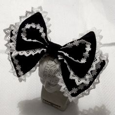 Emo Prom, Maid Headband, Cluny Lace, Homemade Bows, Gothic Hairstyles, Goth Hair, Black Goth, Princess Wedding Dress, Halloween 2019