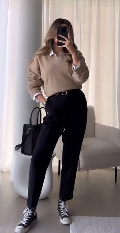 Business Blazer Outfits, Timeless Business Casual Women, Buisness Casual Women Outfits Chic Sneakers, Mid Size Professional Outfits, Smart Casual Winter Outfits Women, Young Office Outfits, Paraprofessional Outfits, Clinical Director, Outfits 20s