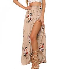 Floral Long Boho Maxi Skirt Price: 54.00 & FREE Shipping #dreamcatcherstribepiphany #nativeamericanpride#bohochicjewelry #gypsylook #SpiritualWarfare #meditationforkids Stile Boho Chic, Maxi Skirts Summer, Long Floral Skirt, Printed Long Skirt, Maxi Rok, Bohemian Skirt, Maxi Skirt Boho, Womens Maxi Skirts