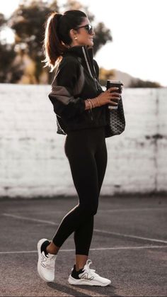 Dress Up Athleisure, City Date Night Outfit, City Date Night, Stylin By Aylin, City Date, Sporty Chic Outfits, Casual Sporty Outfits, Sports Chic Outfit