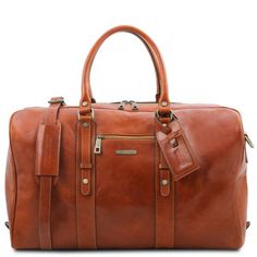 Leather Luggage Weekender Duffles bags TL Voyager Leather travel bag with front pocket Honey TL142140. Full grain hand stained vegetable tanned leather, 1 compartment, Soft structure, Leather shoulder strap Discover how to customize your bag and make it unique. Shop online and save money. 30-Day Money-Back Guarantee! San Rocco, Leather Duffel Bag, Leather Factory, Leather Duffel, Sac Week End, Leather Travel Bag, Leather Duffle, Weekend Bag, Leather Luggage