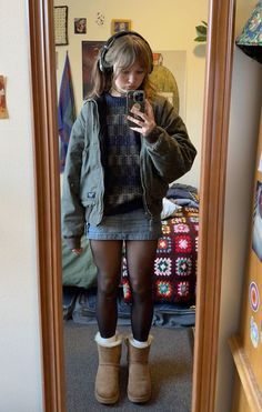 Fall Outfits With Tights And Boots, Cute Casual Outfits College, Stockings Under Shorts Outfit, Midwestern Aesthetic Outfit, Winter Fits Women Aesthetic, Turtleneck Tank Top Outfit Layering, Fall Ootd Aesthetic, Layered Outfits For Fall, Books Aesthetic Outfits