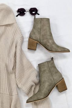 Pointy ankle bootie with low wooden heel. Zipper exposed on the outside ALL SHOES FINAL SALE. Wooden Heel, Ankle Bootie, Shoe Obsession, Clothing Ideas, Ankle Booties, Fall Fashion, Bootie, Aesthetic Clothes, Final Sale