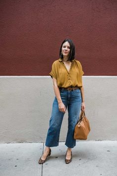 how to dress for fall when it's hot Fall Midsize Dress, Tall Size 12 Women Outfits, Wide Leg Trousers Outfit Midsize, Midsize Chic Outfits, Curvy Classic Style, Midsize Fashion Over 40, Classic Mid-length Fall Dresses, Midsize Casual Summer Outfits, Curvey Outfit