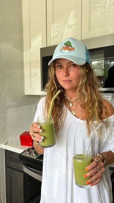 Lex Hidalgo Outfits, Beachy Granola Aesthetic, Lexi Hidalgo Hair, Summer Freckles, Surfer Girl Aesthetic, Granola Aesthetic, Drink Healthy