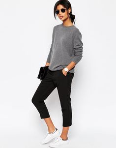 Minimalist Moda, Looks Black, Gray Sweater, Cropped Trousers, Business Casual Outfits, Look Plus, Mode Inspiration, Work Fashion