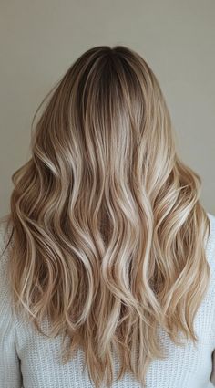 23 Winter Highlights for Blondes: Gorgeous Color Ideas to Warm Up Your Look | LooksNiceOnMe Champagne Highlights, Beige Hair Color, Dramatic Hair Colors, Champagne Blonde Hair, Champagne Hair