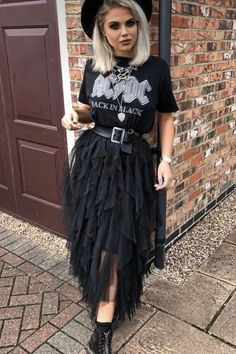 Tulle Skirt Outfits, Vampire Rockstar, Black Tulle Skirt Outfit, Salon Outfits, Skirt Outfits Ideas, Dramatic Romantic, Simple Glam, Black Tulle Skirt, Midi Outfits