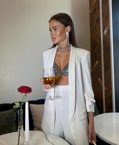 Miami White Party Outfit, Party Dinner Outfit Night, Las Vegas Outfit Fall Plus Size, White Sequin Blazer Outfit, Easy Bachelorette Decorations, Outfit New Year Party Night Out, New Year Outfit Parties Night, White Club Outfit