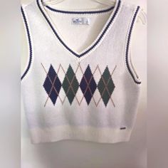 Nwot Pullover Knit Vest.. Cropped & Sleeveless White Knit Preppy Tops, White Preppy Knit Tops, Trendy White Winter Tank Top, Trendy White Tank Top For Winter, Trendy White Knit Vest, White Sleeveless Preppy Top, Hollister Sweater, Knit Vest, Hollister