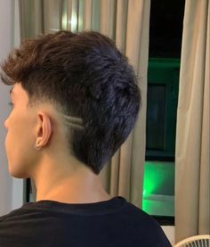 Fade Haircut Curly Hair, Mid Fade Haircut, Mens Hairstyles Fade, Men Haircut Curly Hair, Asian Haircut, Wavy Hair Men