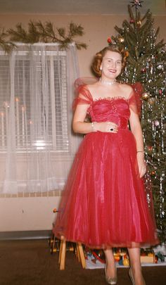 Vintage Christmas Dress, Fake Christmas Trees, Holiday Party Dress, Real Christmas Tree, Look Retro, Red Gowns, Holiday Party Dresses