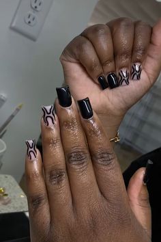 Black Shortie Nails, Black Square Nail Ideas, Short Acrylic Nails Black And White, Cute Short Nails Black, Black Nail Sets Medium, Short Black French Tip Nails With Design, Short Black Acrylics, Basic Black Nails, Black Nails With Design Ideas