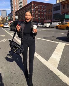 Olivia Culpo Style, Denim Culottes, Chique Outfits, Olivia Culpo, Looks Street Style, Looks Black, All Black Outfit, Style Crush, Mode Inspo