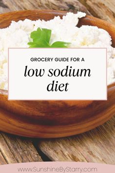 a wooden bowl filled with white rice on top of a wooden table next to a sign that says grocery guide for a low soum diet