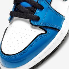 Brand: Air Jordan Model: Air Jordan 1 Mid SE (GS) Nickname: 'Signal Blue'Colorway: Signal Blue / Black - WhiteSKU: BQ6931-402Release Date: 01/15/2021 Air Jordan 1 Mid Gs, Low Air Jordan 1, Jordan Model, Air Jordan 1 Mid Se, Jordan 10, Jordan 8, Jordan 7, Jordan 1 High Og, Jordan 2