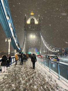 snow in london London Uk Photography, London In Winter Pictures, London Snow Aesthetic, London During Winter, London Xmas Aesthetic, London Life Aesthetic Winter, Xmas In London, Uk In Winter, London On Christmas