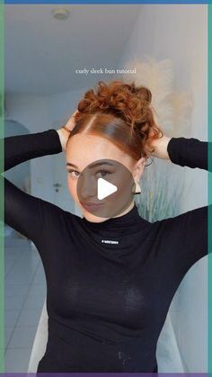 Bubble Braid Tutorial Ponytail, Curly Sleek Bun, Latina Bun Hairstyle, Slick Curly Bun, Sleek Curly Bun, Sleek Bun Curly Hair, Sleek Dutt, Curly Hair Bun Tutorial, Birthday Hair Styles