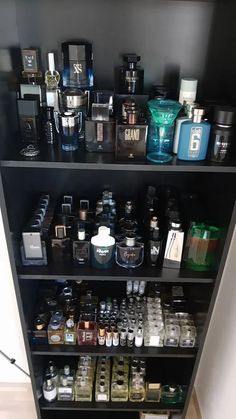 Melhores Perfumes Masculinos Importados para usar na Balada - Moda Aprovada - Blog de Moda Masculina Adrian Conrad, Perfumes Aesthetic, Male Perfume, Perfume Men, Perfume Aesthetic, Ferrari Black, Fragrance Lab, Money Vision Board, Best Fragrance For Men