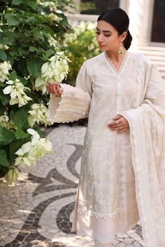 Gul Ahmed CL-32142 Summer Lawn Original brand suit fabric and photography lite diffrance in actual print. Organza Suit, Organza Suits, Organza Shirt, Chiffon Collection, Cream Colour, Lawn Suits, Organza Dupatta, Pakistani Fashion, Designer Suits