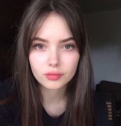 Hot Pink Lips, Natural Blush, Hazel Eyes, Dark Brown Hair, 가을 패션, Pink Lips, Girl Face, Dark Hair, Pretty Face