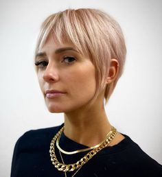 Long Blonde Pixie for Fine Hair Bob Hairstyling, Chin Bob, Dark Pixie Cut, Short Blonde Hair Ideas, Ash Blonde Short Hair, Blonde Hair Short, Fine Hair Cuts, Short Hair Highlights, Short White Hair