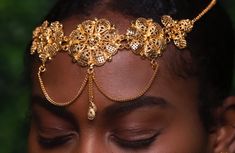 Okara is a chic and lightweight headchain crafted from brass. Its ornamental goddess design pays homage to cultural heritage of East Africa and India, and it can also be worn as a necklace. hooks in hair lightweight interchangeable: can be worn as necklace Tichel Fashion, Head Chains, Goddess Design, Necklace Hooks, Head Wraps For Women, Goddess Jewelry, Head Pieces, Head Chain, Neck Chain