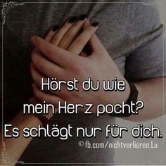 a man holding his hands together with the words horst du wie mein herz pooch? es schlat nur fur fur dich