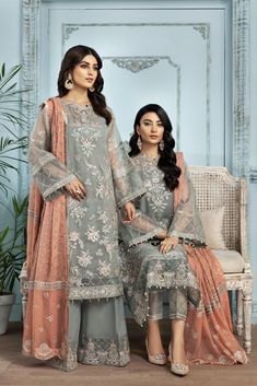 Traditional Dress Pakistani in Light Grey Shade Latest Dress Pakistani, Organza Sleeves, Pakistani Fancy Dresses, Chiffon Collection, Embroidered Chiffon, Embroidered Organza, Silk Trousers, Pakistani Outfits, Pakistani Wedding