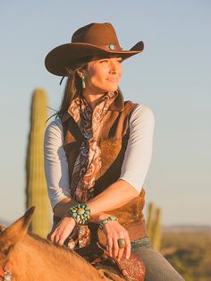 Wild Rag is a term used by the old cowboys for their bandanas or western scarves. Our paisley print come in great colors, peach paisley, ranch red, powder blue, and turquoise and rust. Perfect cowgirl gear to match any ranch wear. They are a natural insulator that is warm, breathable, and wicks away moisture. I wear one everyday to protect my neck from the sun or cold. Each 100% silk Wild Rag is sewn with a machine roll-stitched hem that will last! Sold in 22 and 36 inch lengths. Wild Rag Knots, Summer Ranch Outfits, Farmers Outfit Women, Western Attire For Women, Ranchy Outfits, Wild Rags Outfits Summer, Western Fashion For Women, Old Western Outfits Women